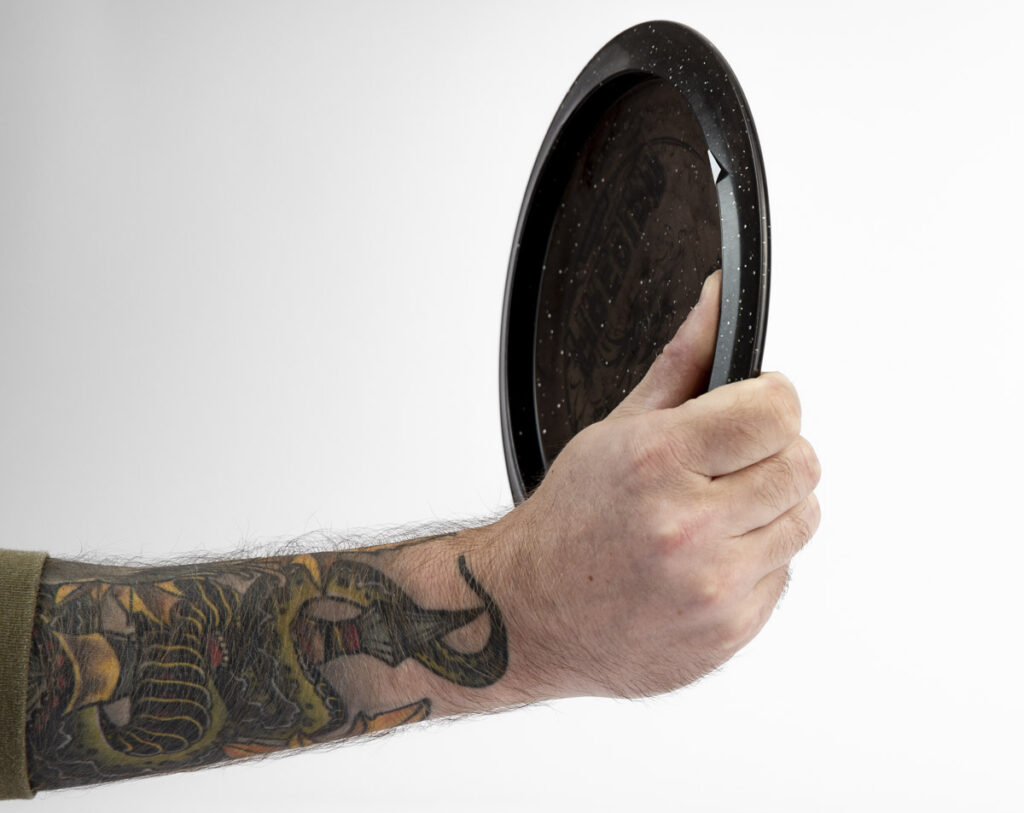 A demo of how to grip a disc for a thumber throw